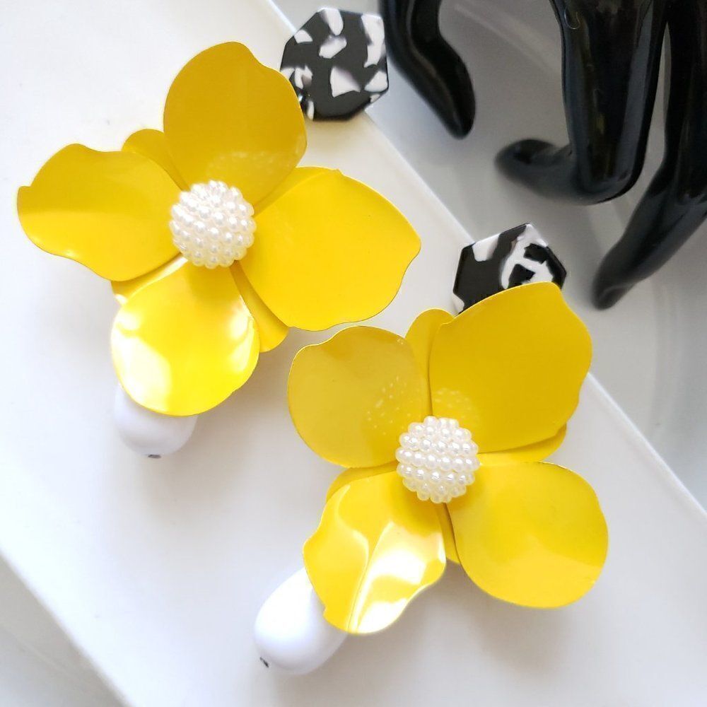 New! Zara Big Floral Earrings - Picture 12 of 16